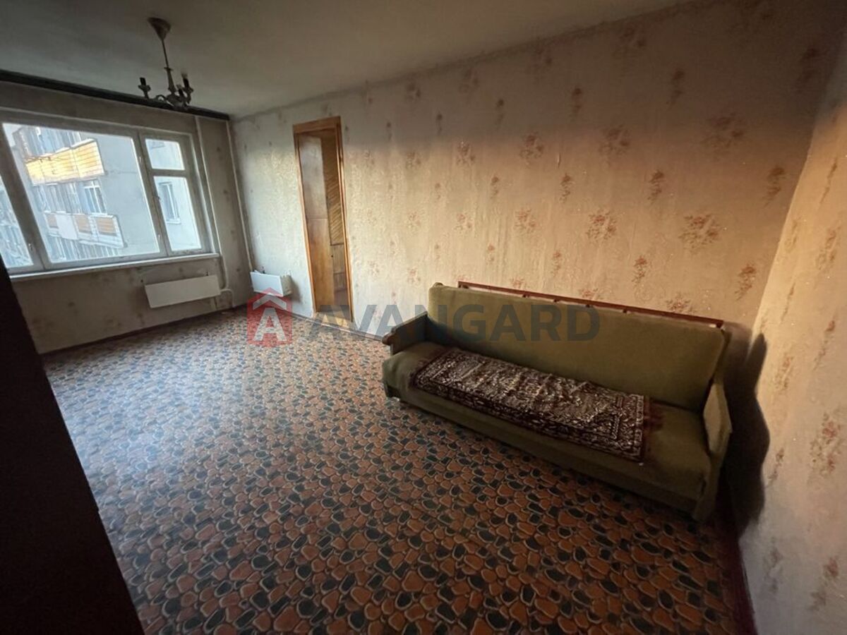 3 . , 68/-/7 . ., 8/9   4