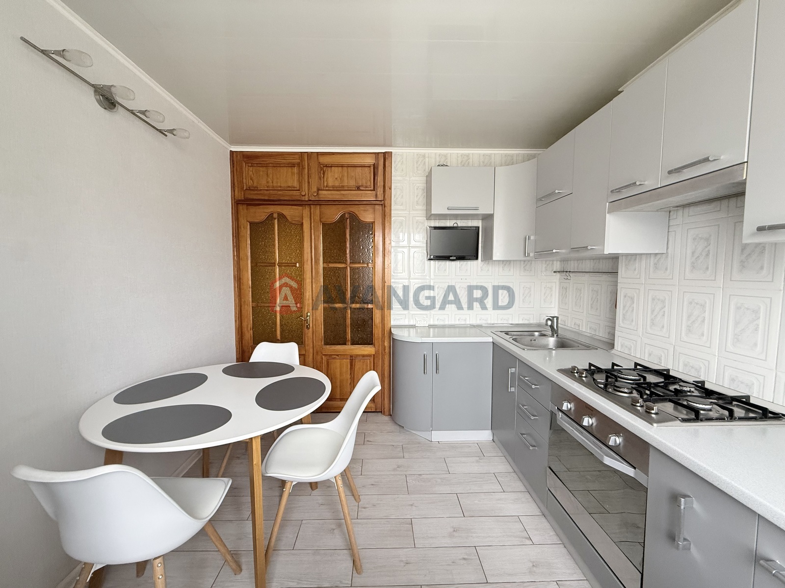 3 ����. ��������, 69,8/-/9,5 ��. �., 6/9 ���� ���� 4