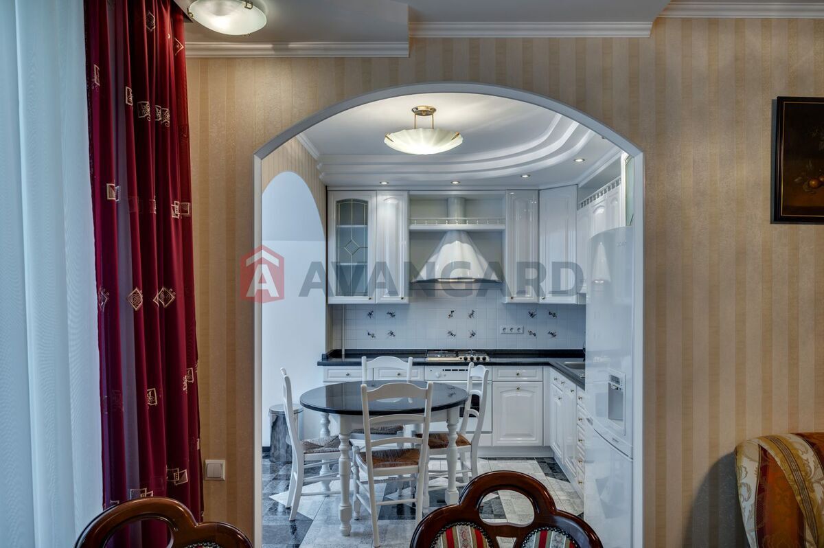 4 ��. ��������, 115/-/13 ��. �., 2/5 ������ ���� 9