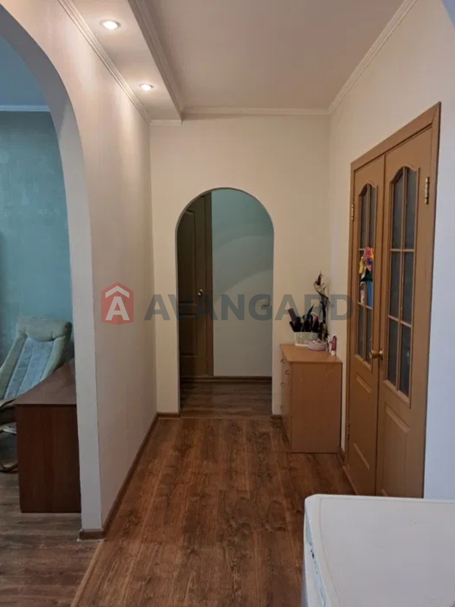 4 ��. ��������, 77/-/10 ��. �., 8/9 ������ ���� 2