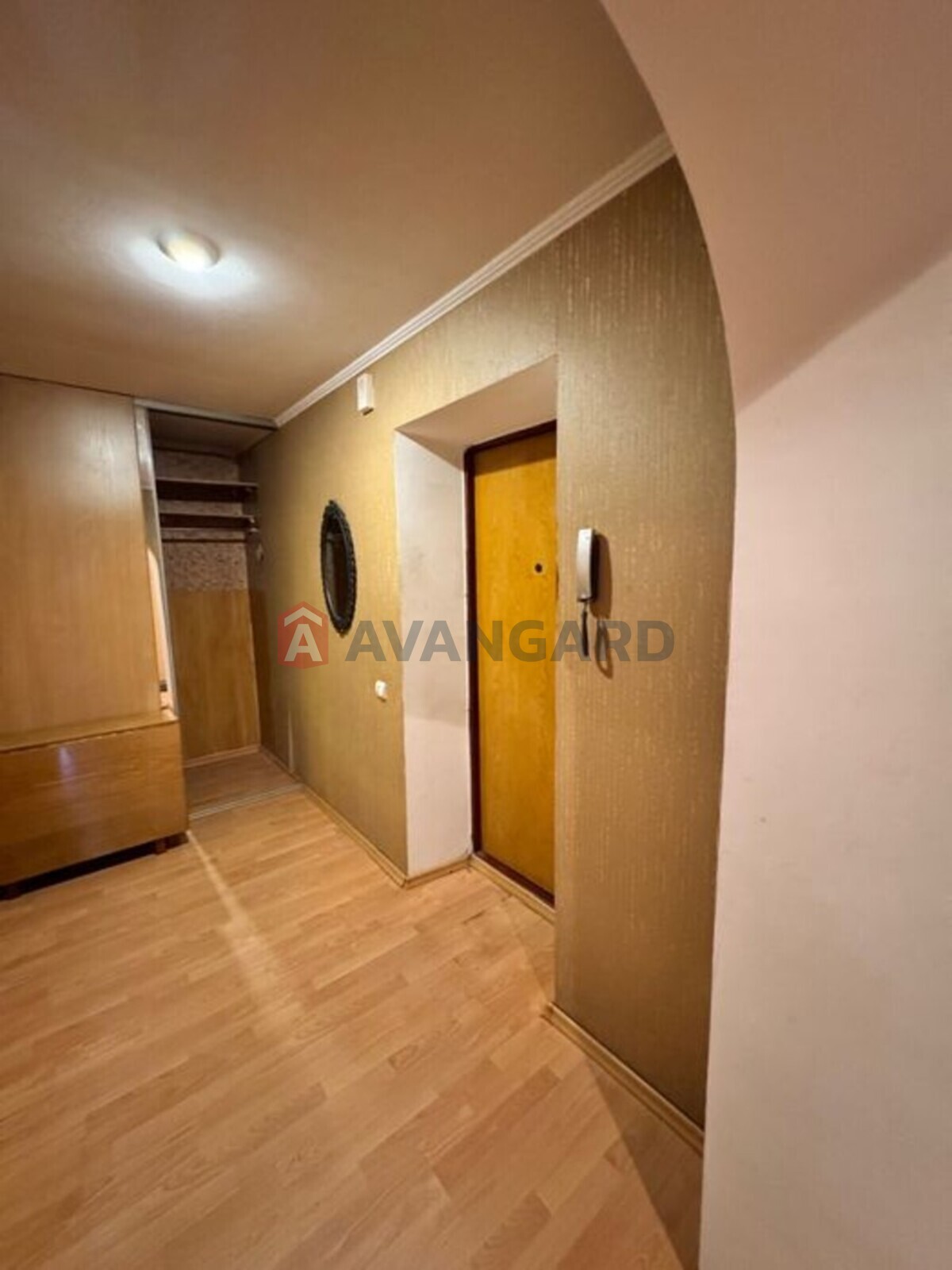 3 ��. ��������, 72/-/8 ��. �., 7/10 ������ ���� 24