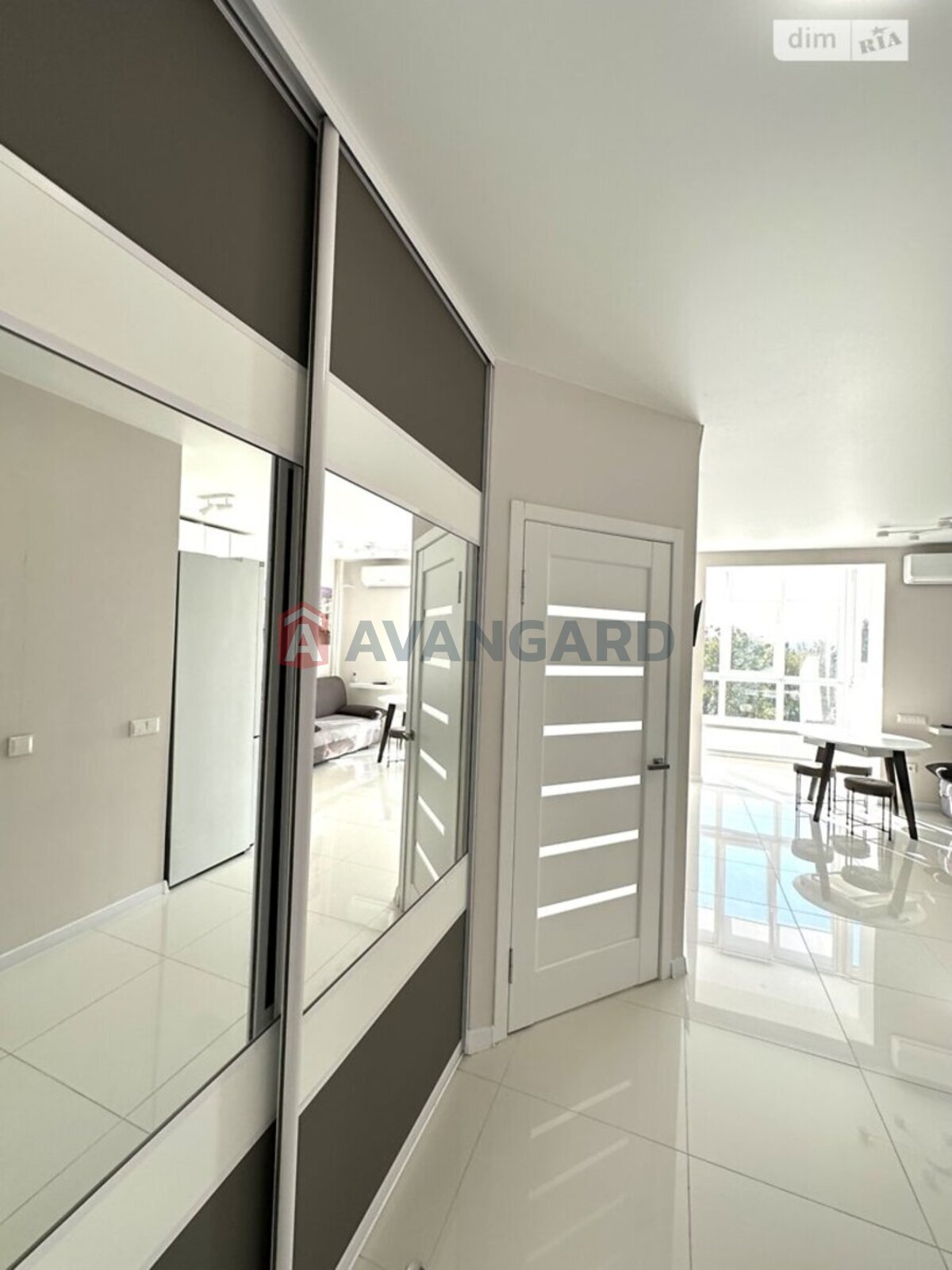 1 ��. ��������, 48/-/- ��. �., 7/10 ������ ���� 3