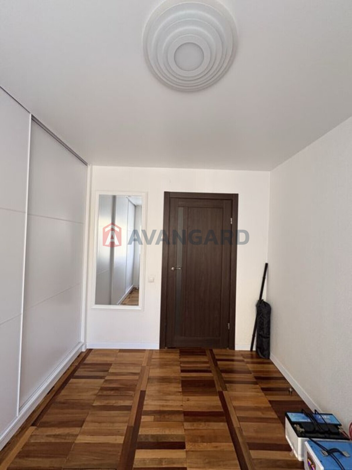 3 ����. ��������, 67/-/8 ��. �., 5/9 ���� ���� 9