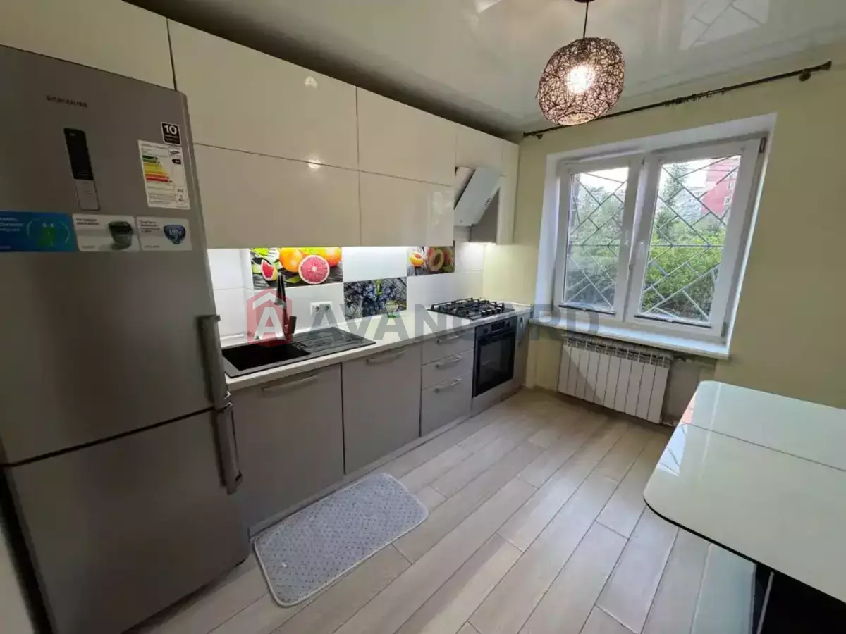 3 ��. ��������, 70/46/9 ��. �., 1/9 ������ ���� 8