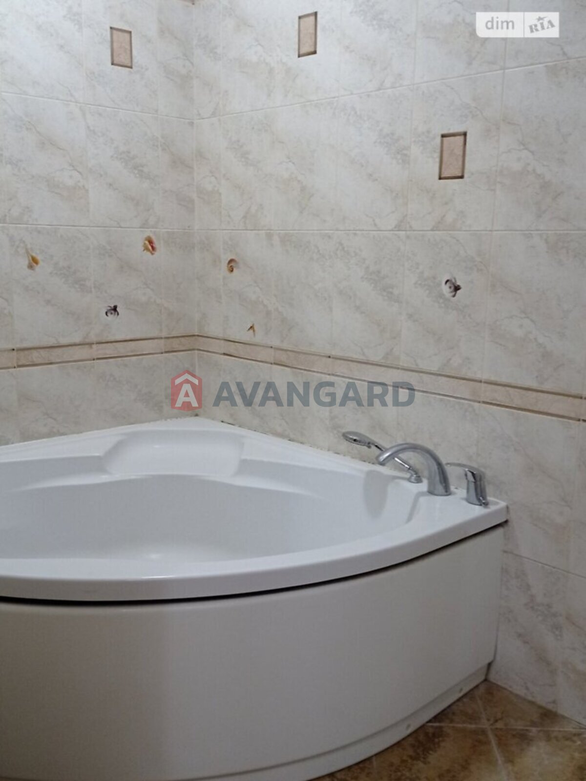 3 ��. ��������, 103/56/13 ��. �., 2/9 ������ ���� 4