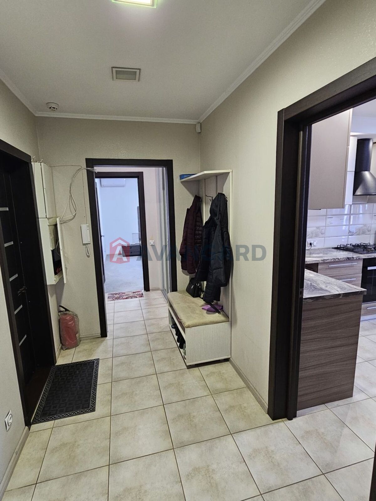 4 ��. ��������, 84,3/50,4/10,3 ��. �., 8/10 ������ ���� 19