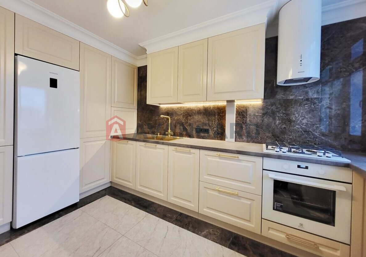 2 ��. ��������, 82/-/- ��. �., 8/9 ������ ���� 13