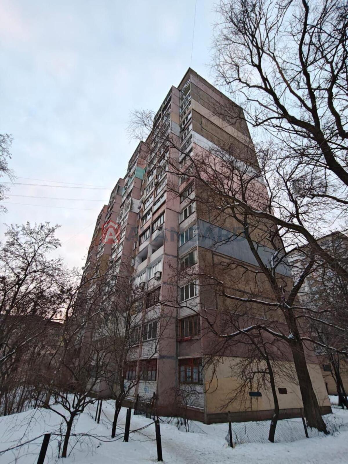 3 ��. ��������, 72/42/8 ��. �., 13/16 ������ ���� 23