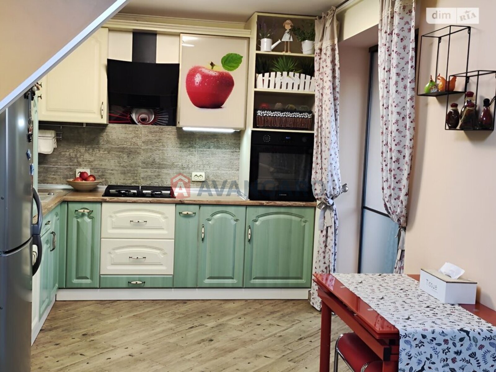 2 ��. ��������, 78/59/11 ��. �., 4/5 ������ ���� 10