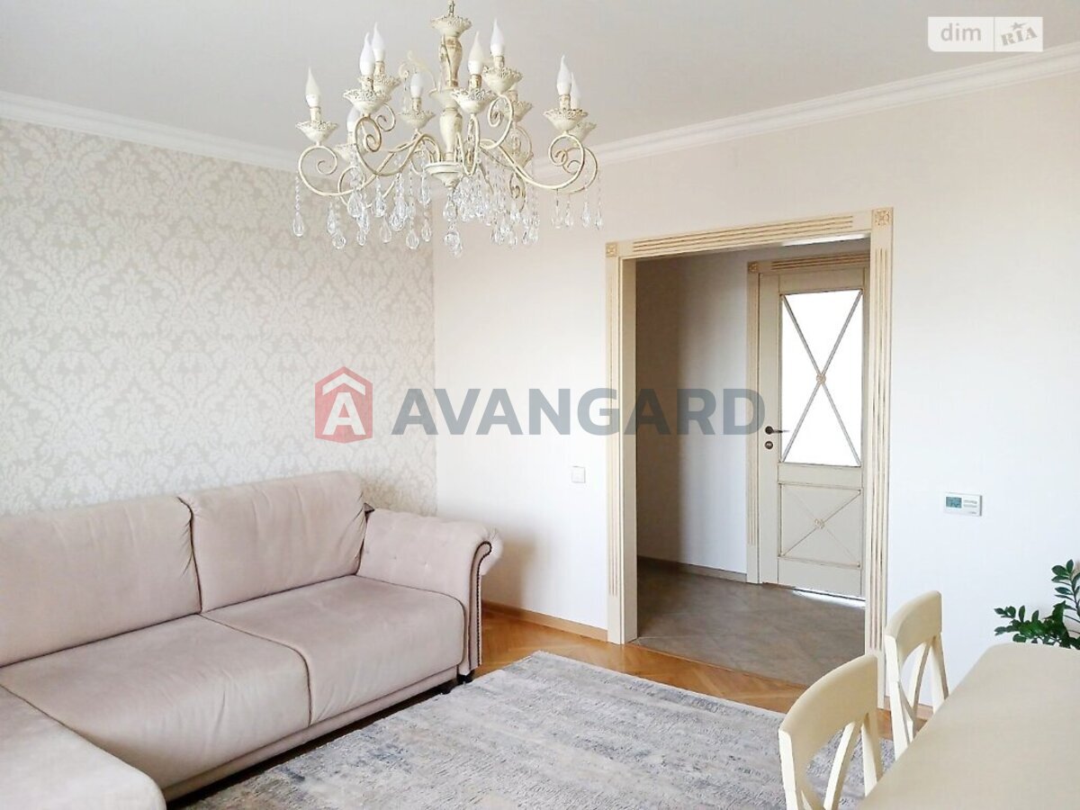 4 ��. ��������, 83/50/10 ��. �., 9/10 ������ ���� 4