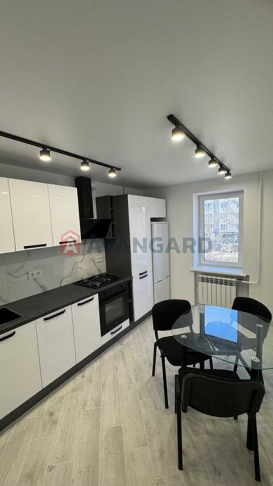 4 ��. ��������, 77/-/10 ��. �., 3/9 ������ ���� 2