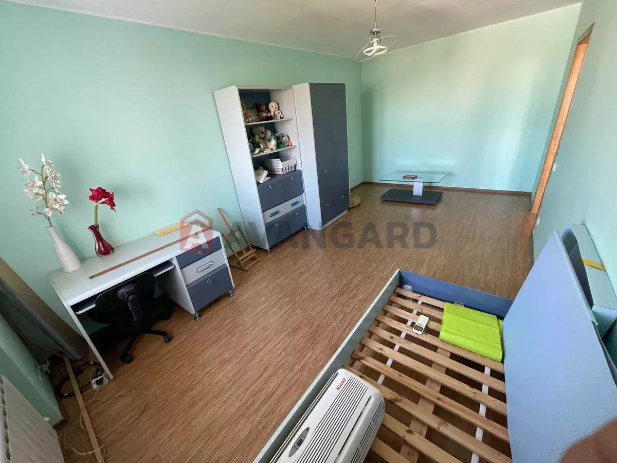 5 ��. ��������, 215/-/15 ��. �., 9/10 ������ ���� 6