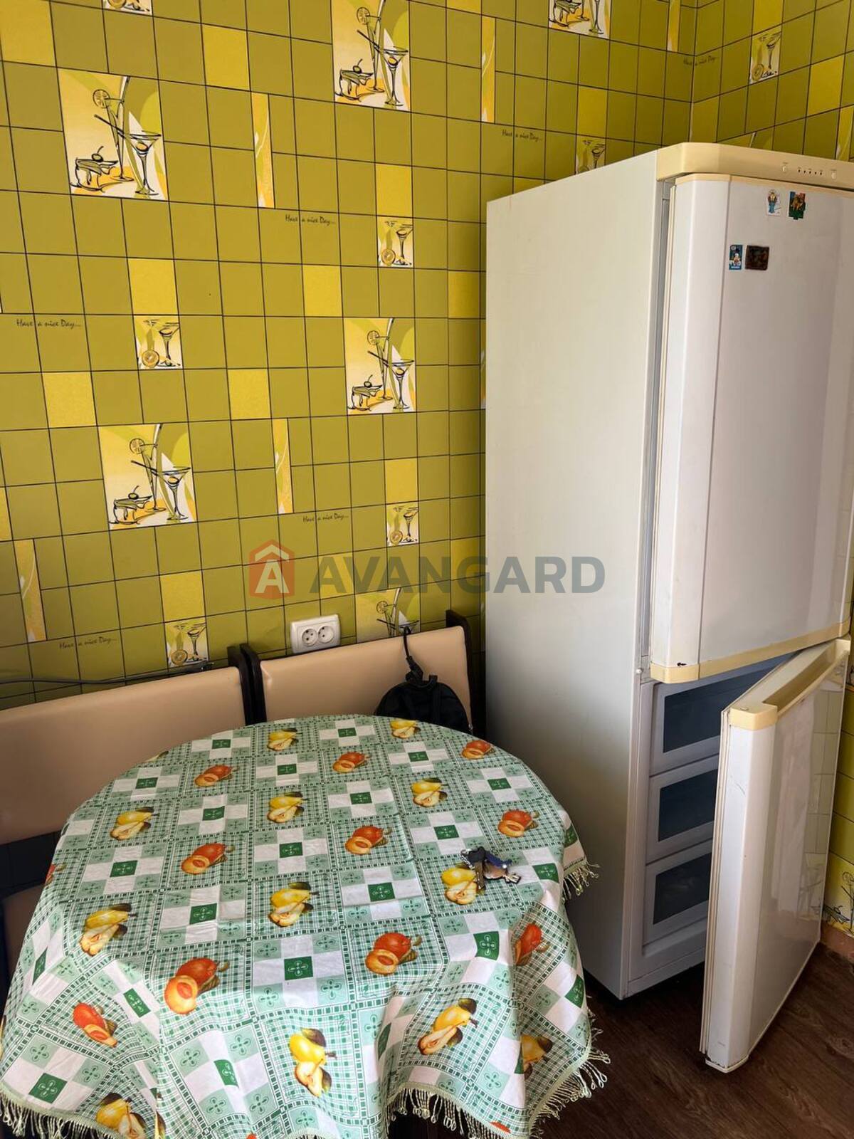 1 ��. ��������, 33/18/8 ��. �., 7/9 ������ ���� 10