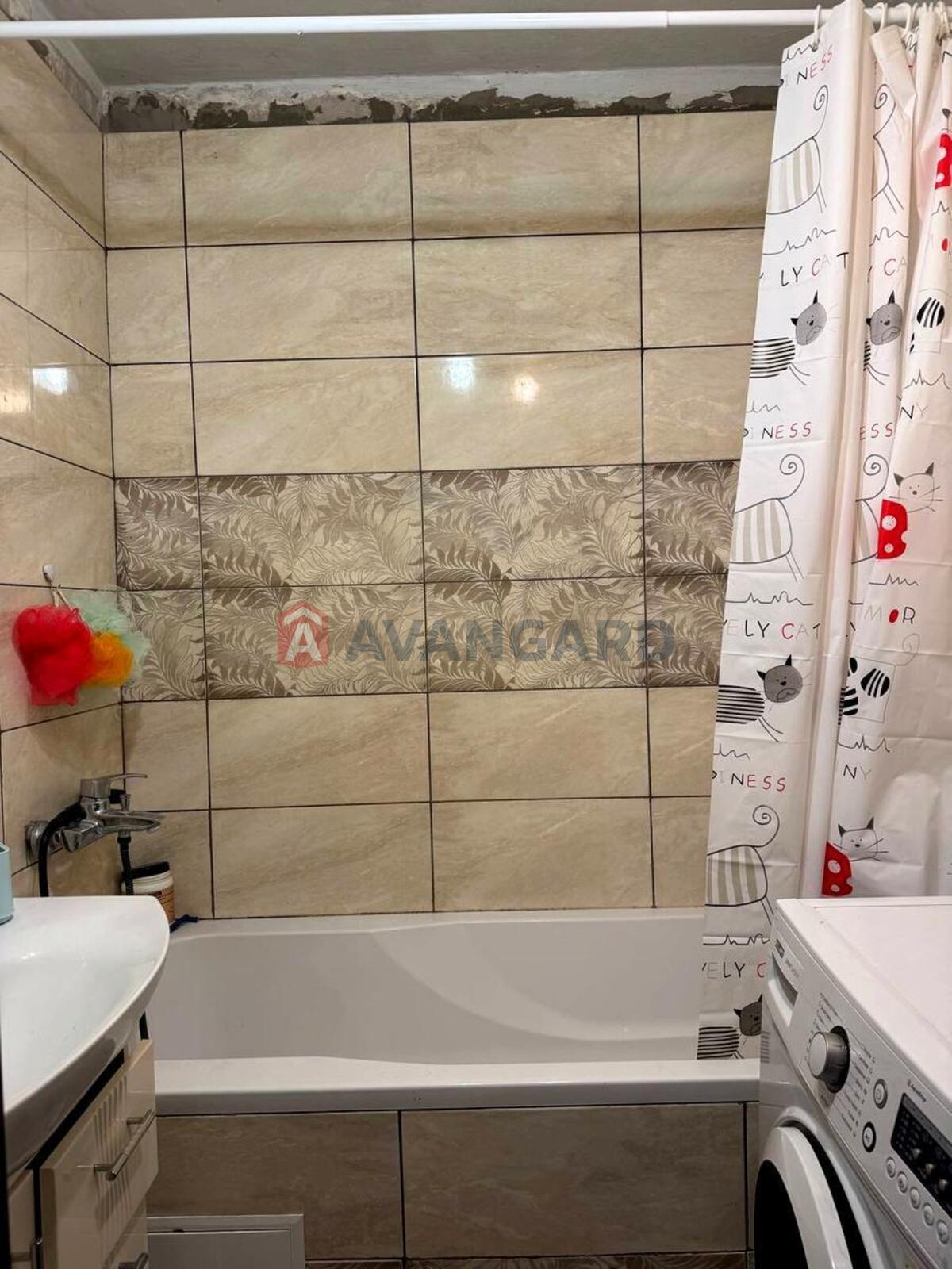 3 ��. ��������, 65/38/8 ��. �., 9/9 ������ ���� 4