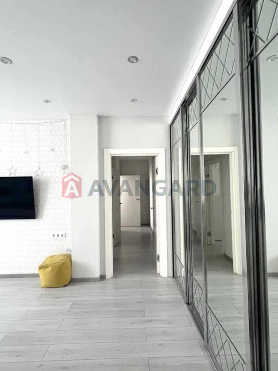 3 ��. ��������, 83/-/15 ��. �., 22/25 ������ ���� 7