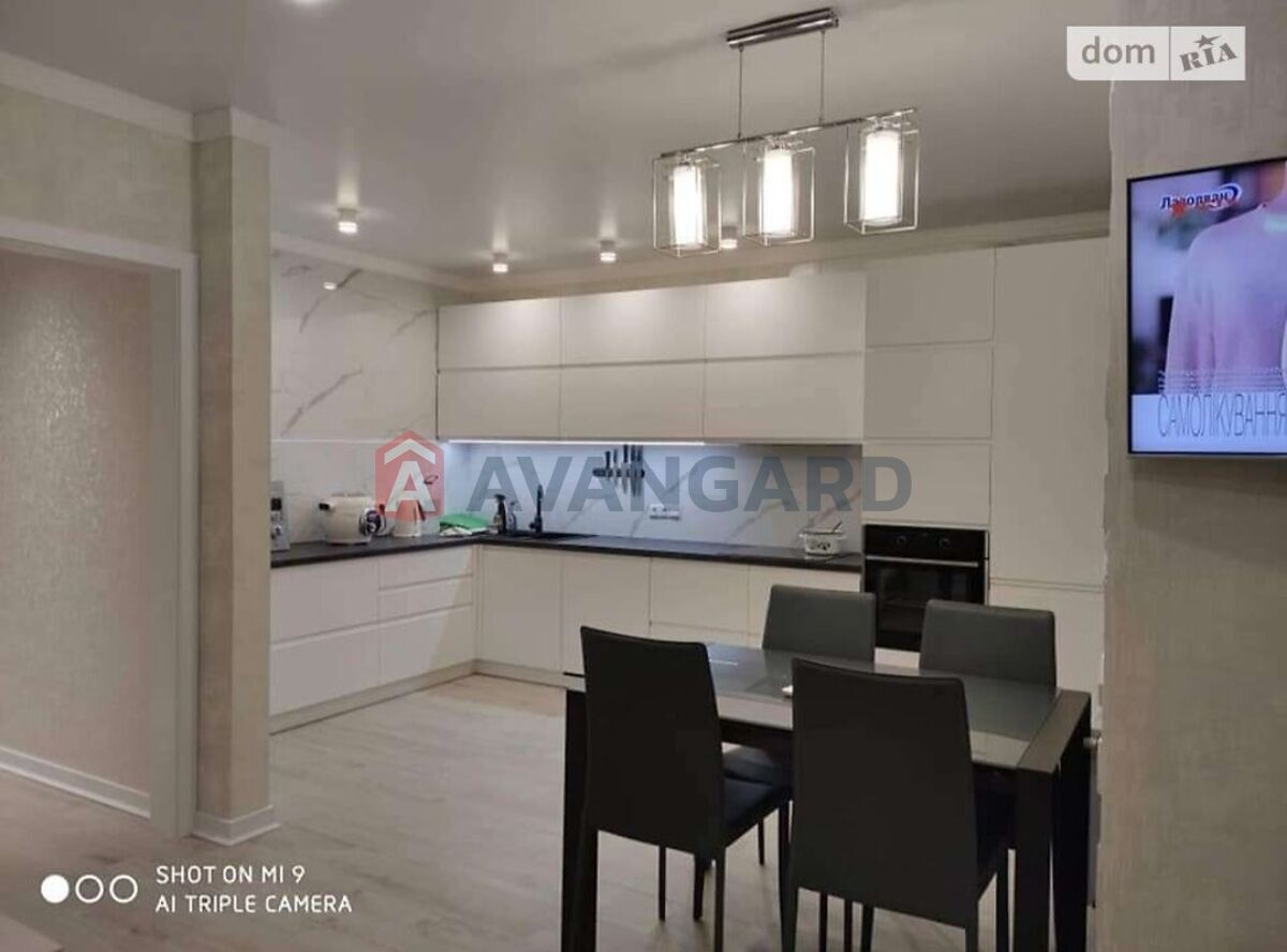 3 ��. ��������, 119/92/27 ��. �., 2/5 ������ ���� 2