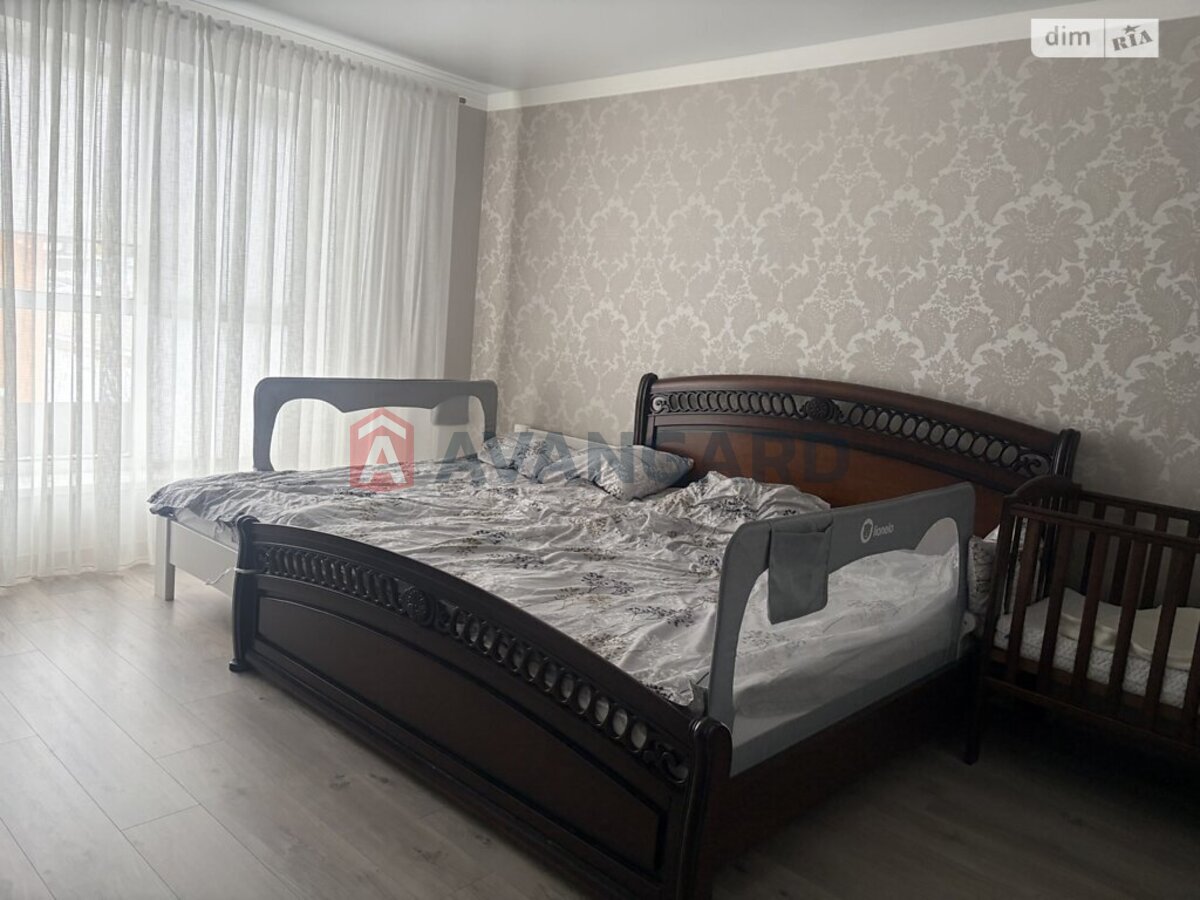 3 ��. ��������, 119/92/27 ��. �., 2/5 ������ ���� 25