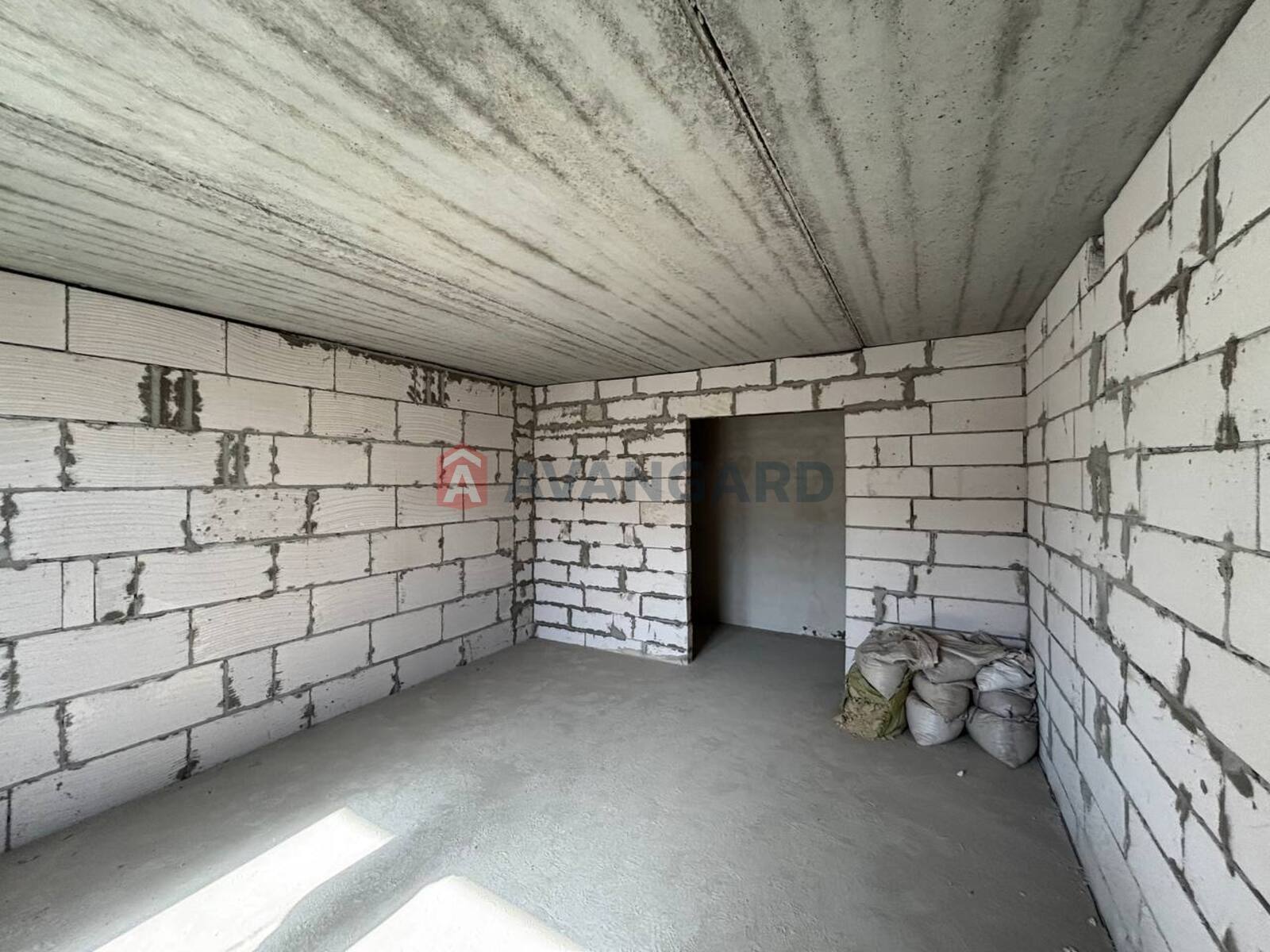 2 ��. ��������, 63/-/11 ��. �., 9/10 ������ ���� 4