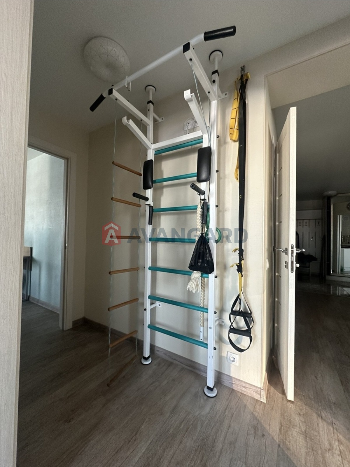 3 ��. ��������, 83/34/18 ��. �., 10/11 ������ ���� 15