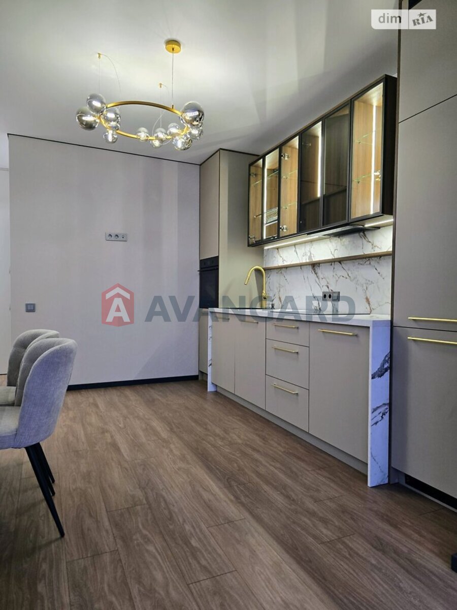 2 ��. ��������, 65/33/18 ��. �., 5/10 ������ ���� 25