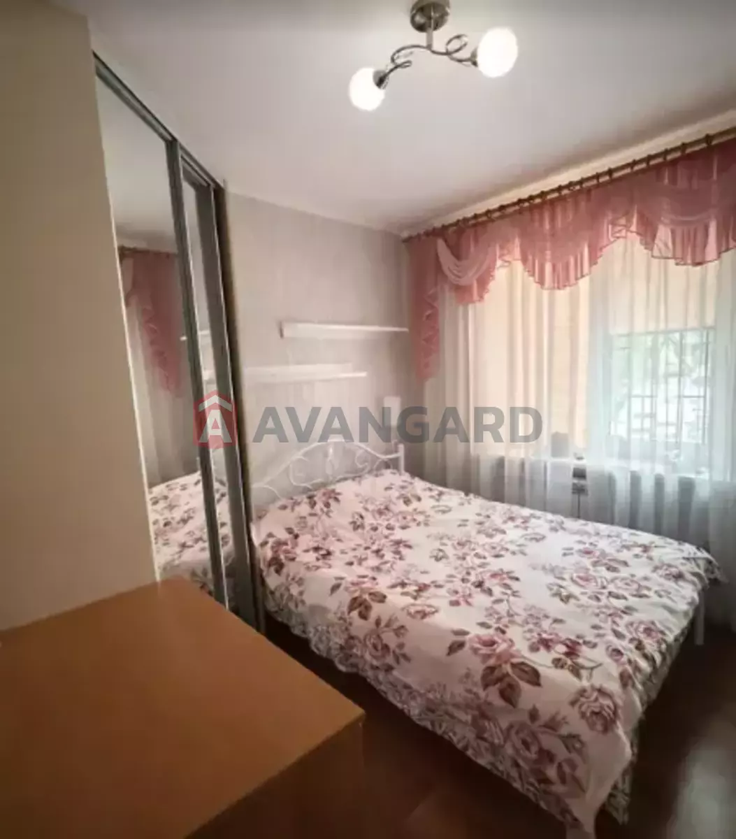 4 ����. ��������, 77/49/7 ��. �., 1/9 ���� ���� 8