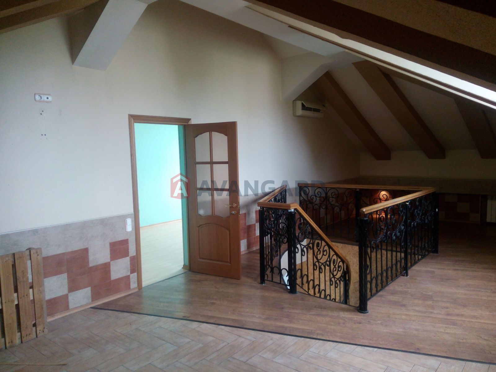 5 ��. ��������, 162/-/12 ��. �., 4/4 ������ ���� 8