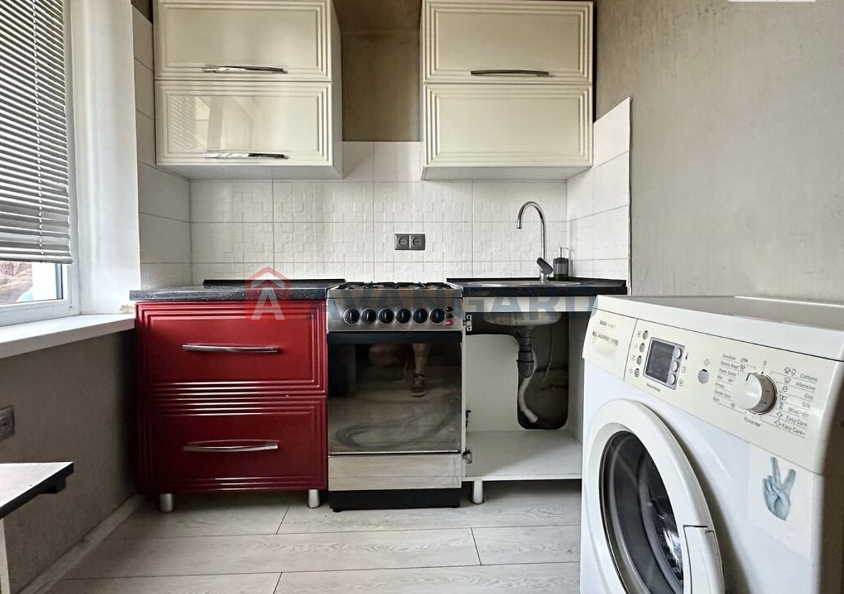 1 ��. ��������, 32/18/5 ��. �., 9/9 ������ ���� 10