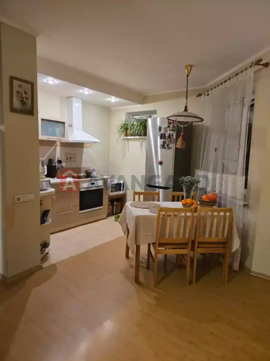 2 ��. ��������, 64/30/19 ��. �., 14/16 ������ ���� 1