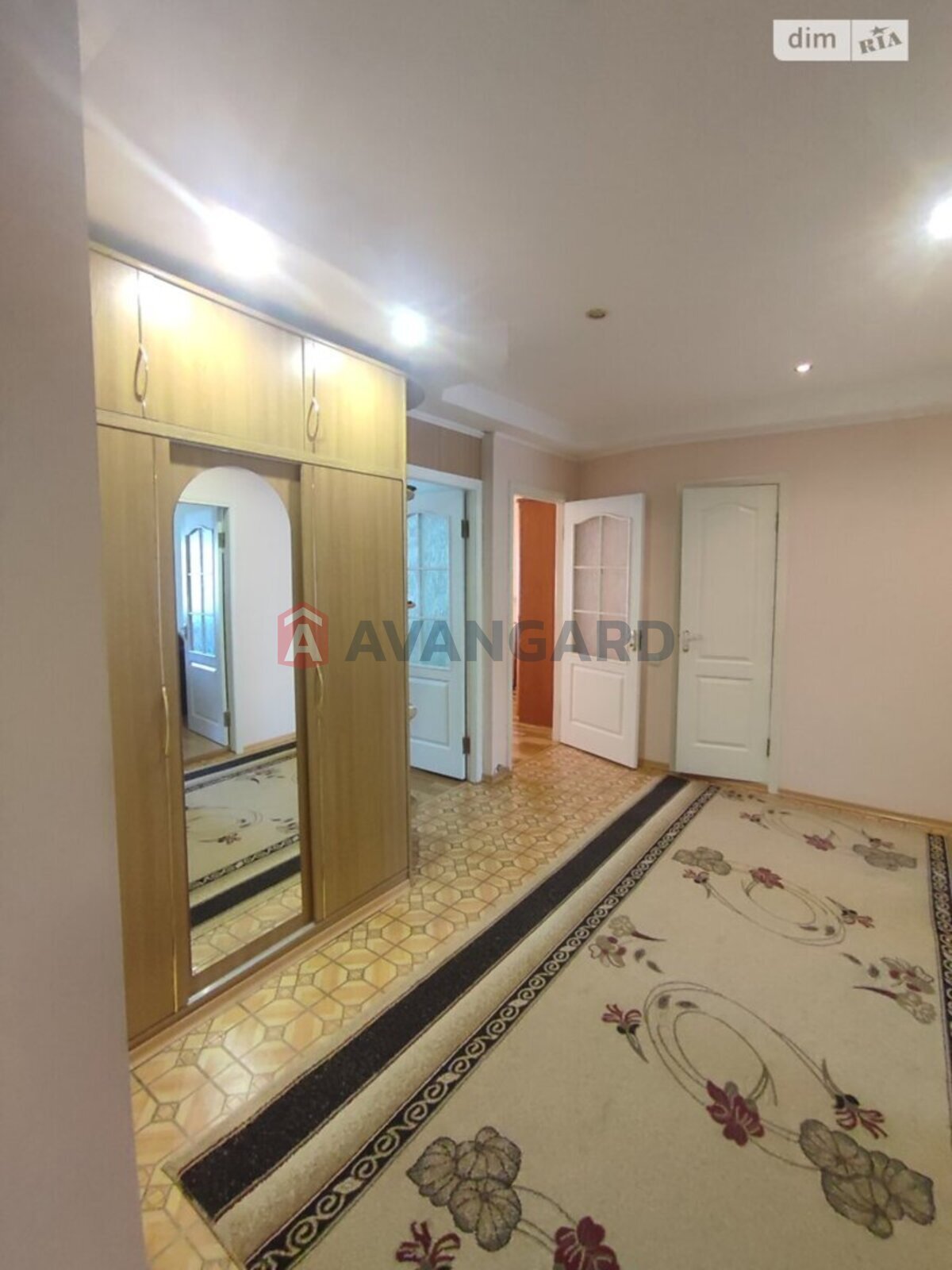 4 ��. ��������, 119/-/- ��. �., 5/5 ������ ���� 21