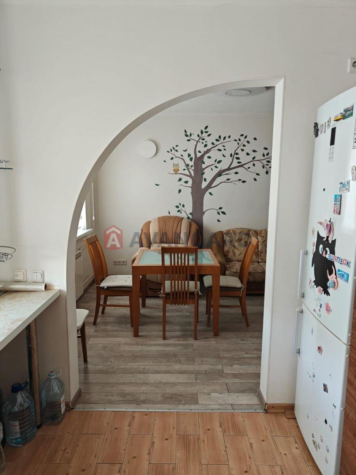 3 ��. ��������, 72/42/8 ��. �., 13/16 ������ ���� 13