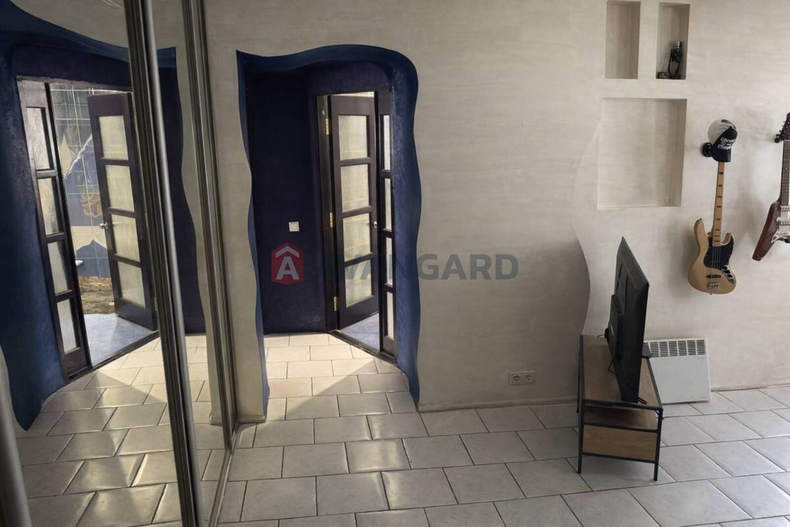 3 ��. ��������, 70/40/8 ��. �., 2/5 ������ ���� 3