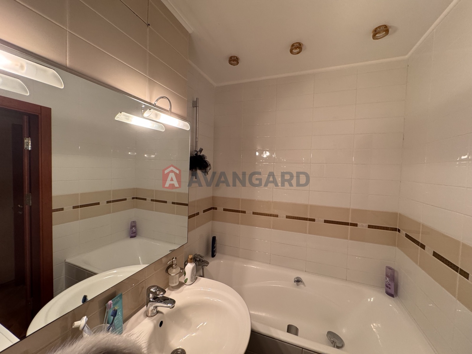 4 ��. ��������, 96,6/63,4/33,5 ��. �., 10/14 ������ ���� 11