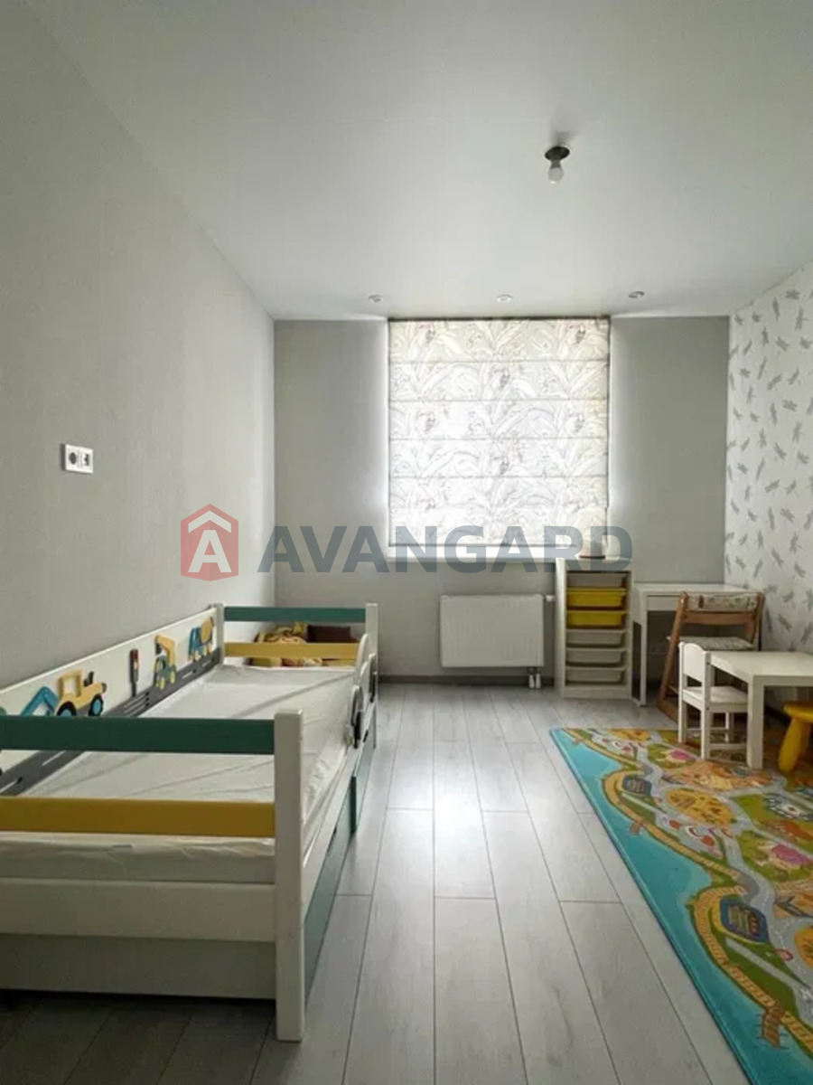 3 ��. ��������, 83/-/15 ��. �., 22/25 ������ ���� 8