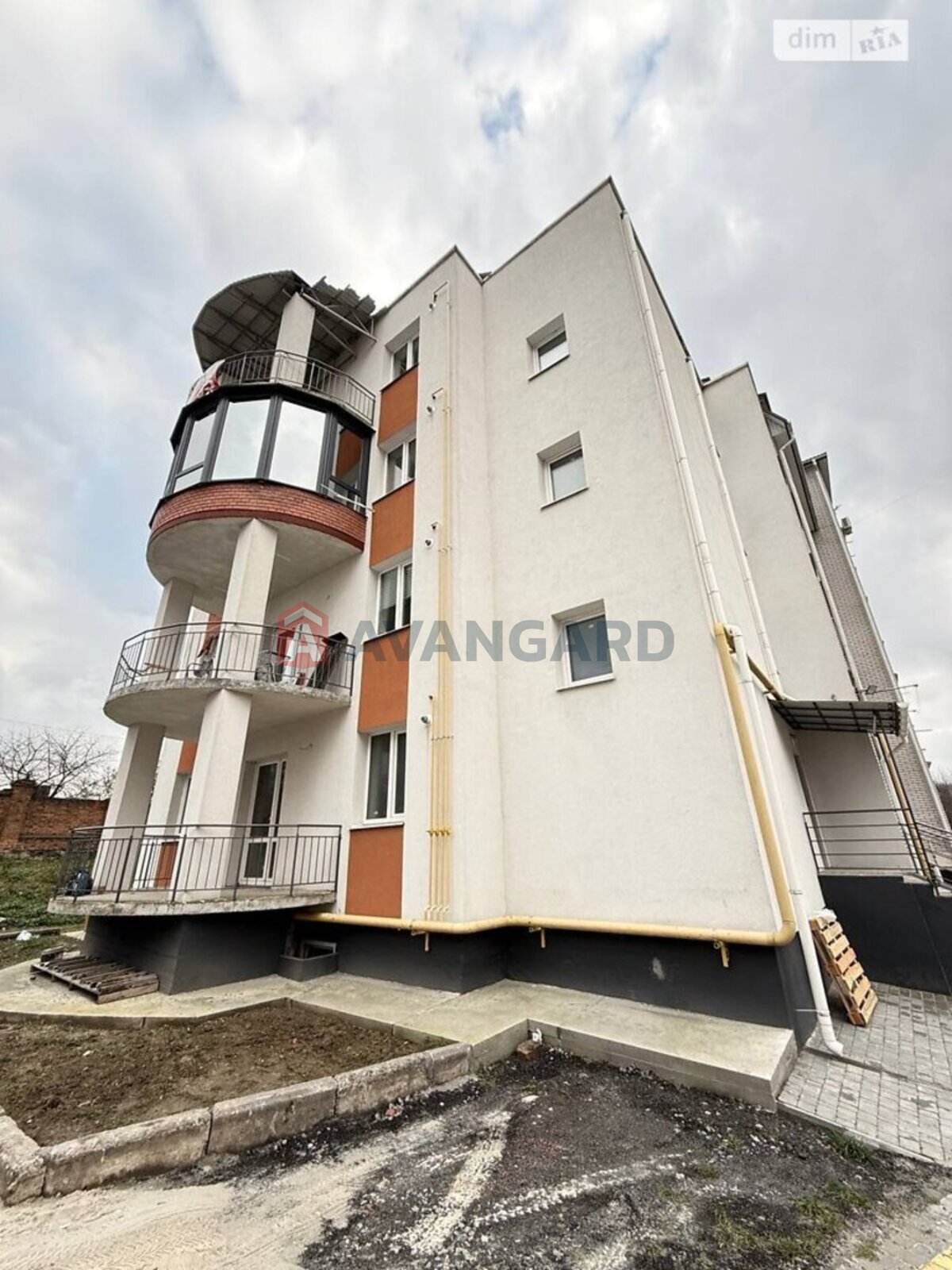 3 ��. ��������, 84/46/11 ��. �., 4/9 ������ ���� 3