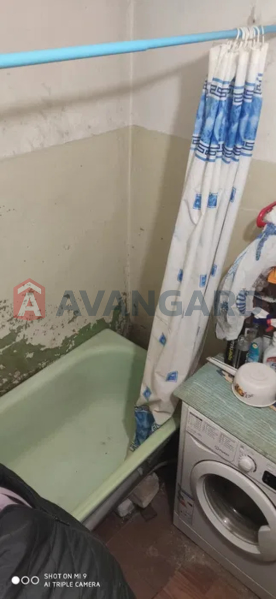 4 . , 81/-/7 . ., 8/9   3