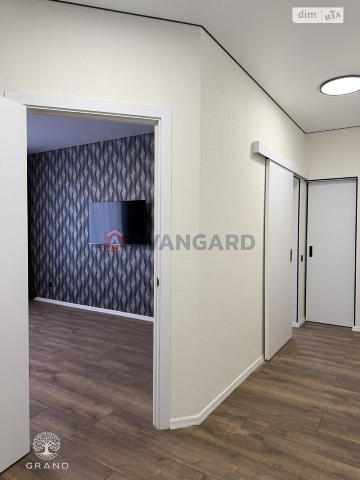 2 ��. ��������, 73/-/- ��. �., 6/10 ������ ���� 3