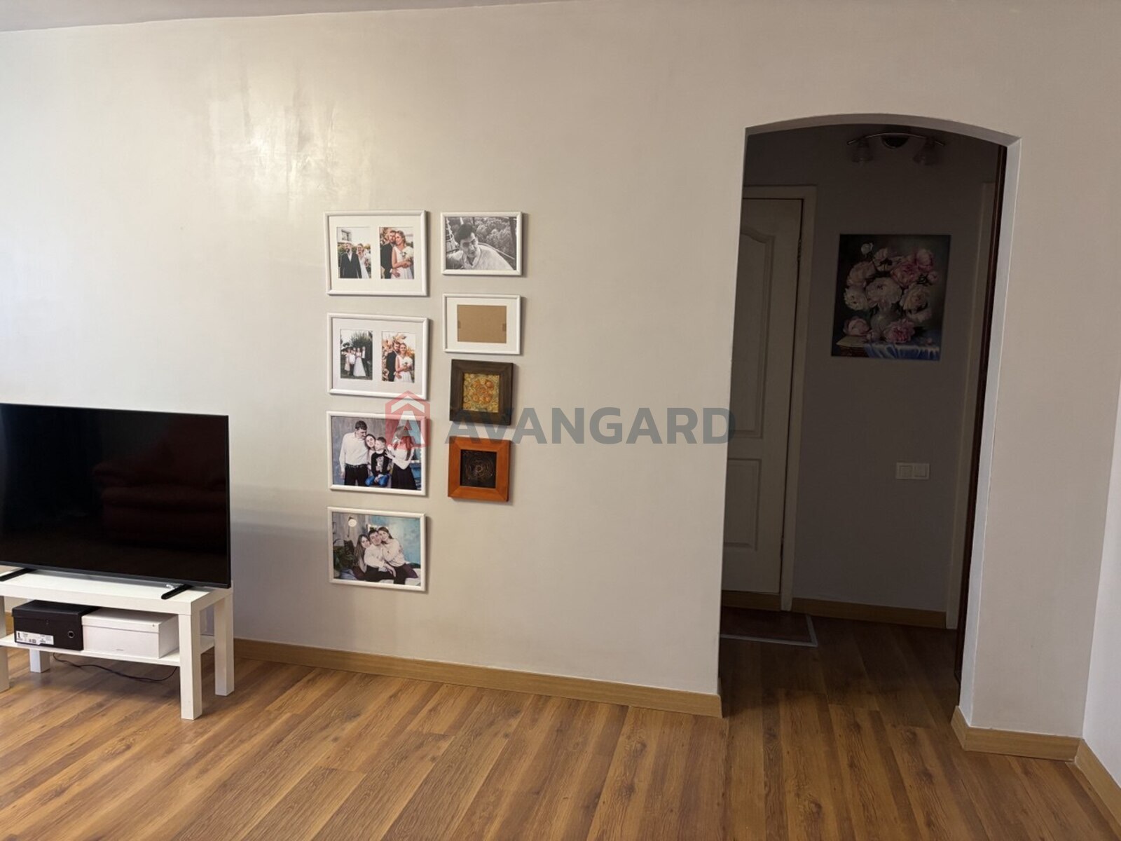 3 ��. ��������, 63/-/10 ��. �., 5/9 ������ ���� 4