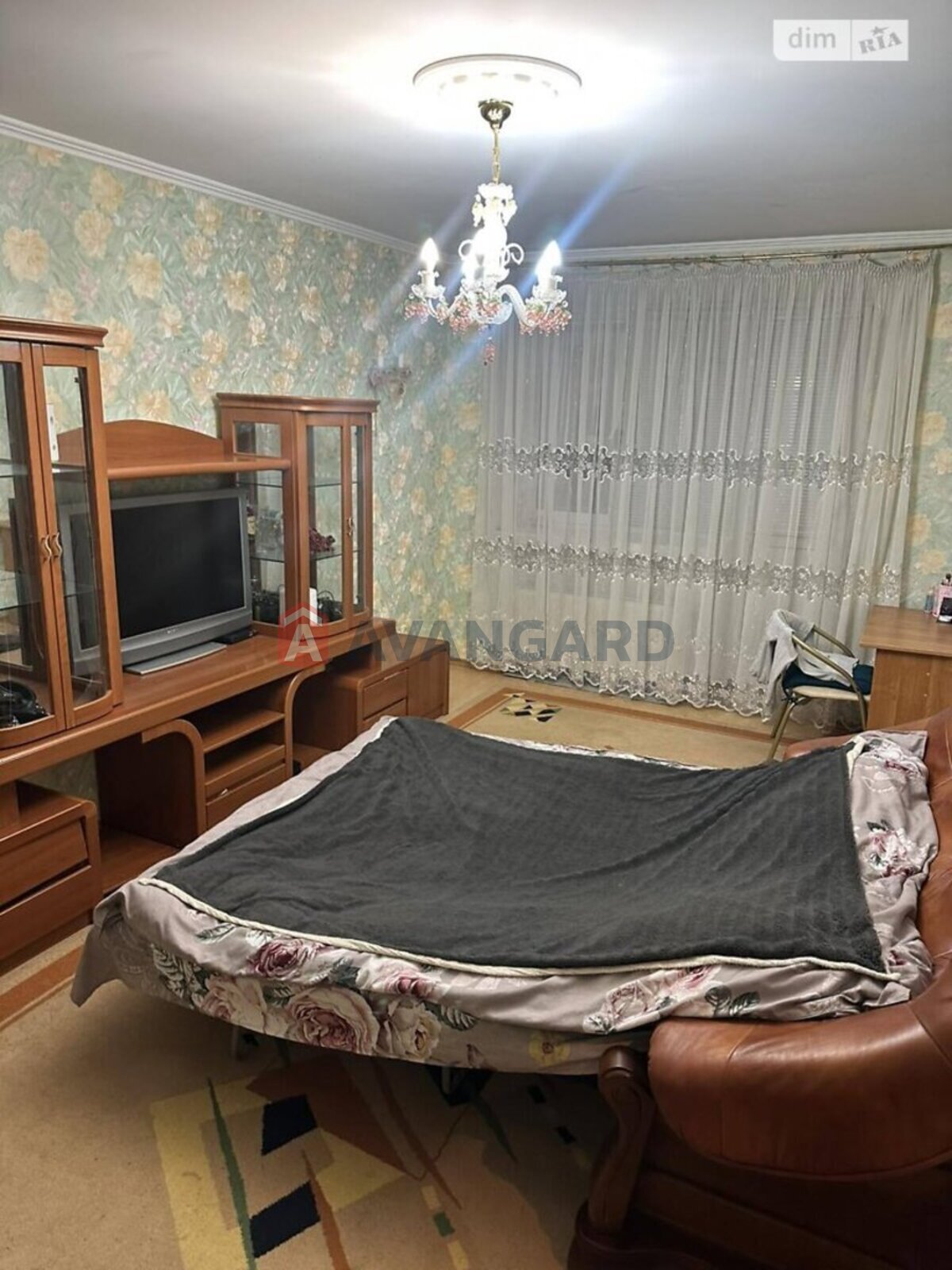 3 ��. ��������, 85/-/- ��. �., 5/5 ������ ���� 12