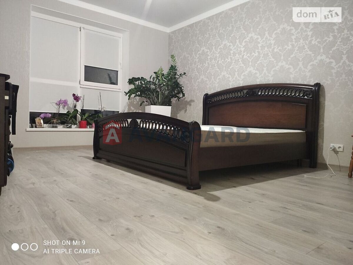 3 ��. ��������, 119/92/27 ��. �., 2/5 ������ ���� 7