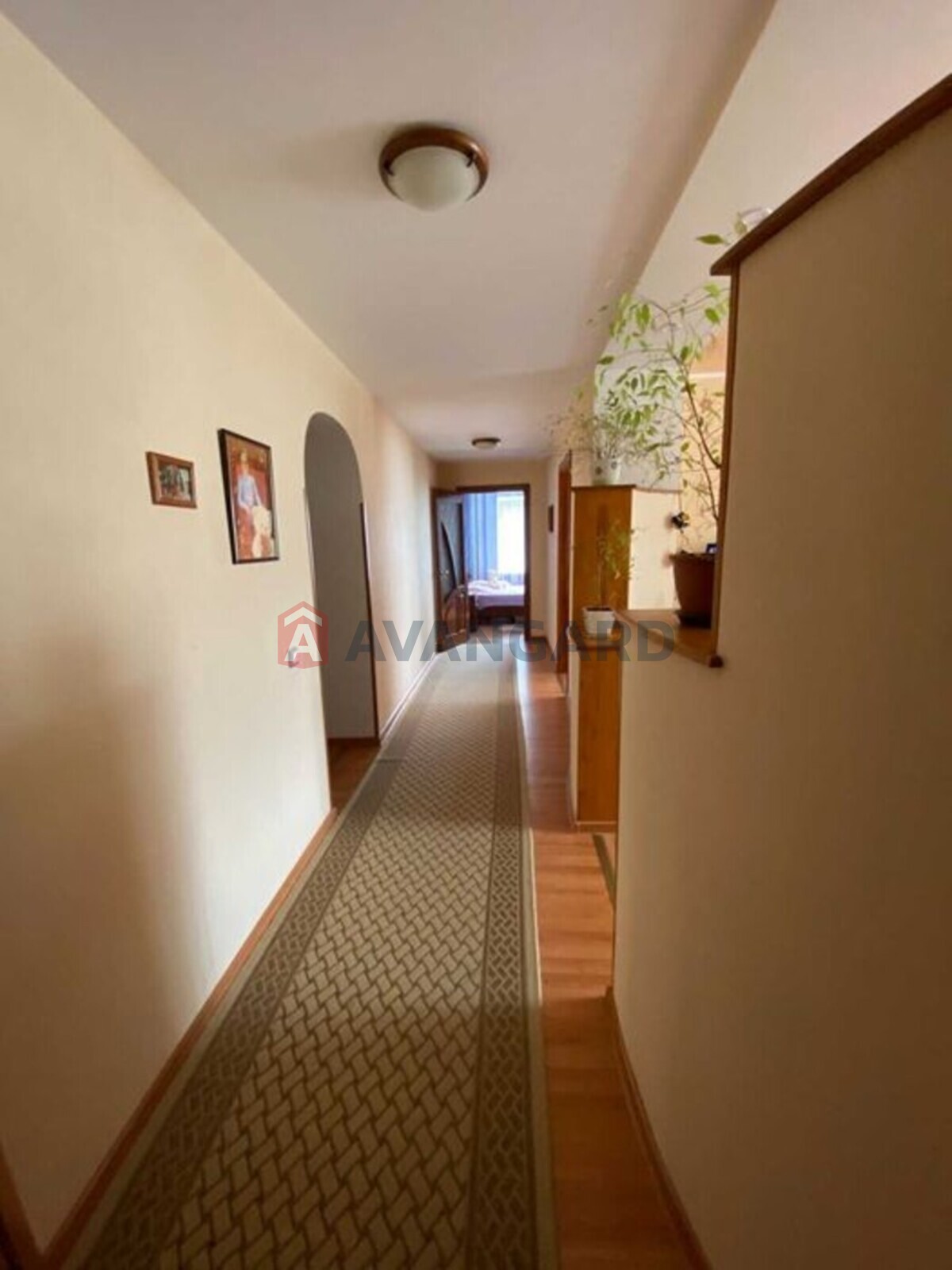 3 ��. ��������, 102/-/18 ��. �., 8/10 ������ ���� 12