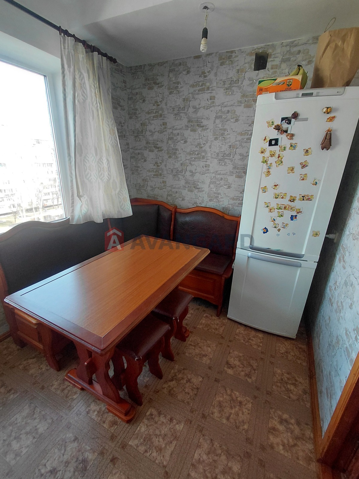 2 ��. ��������, 50/-/8 ��. �., 8/9 ������ ���� 10