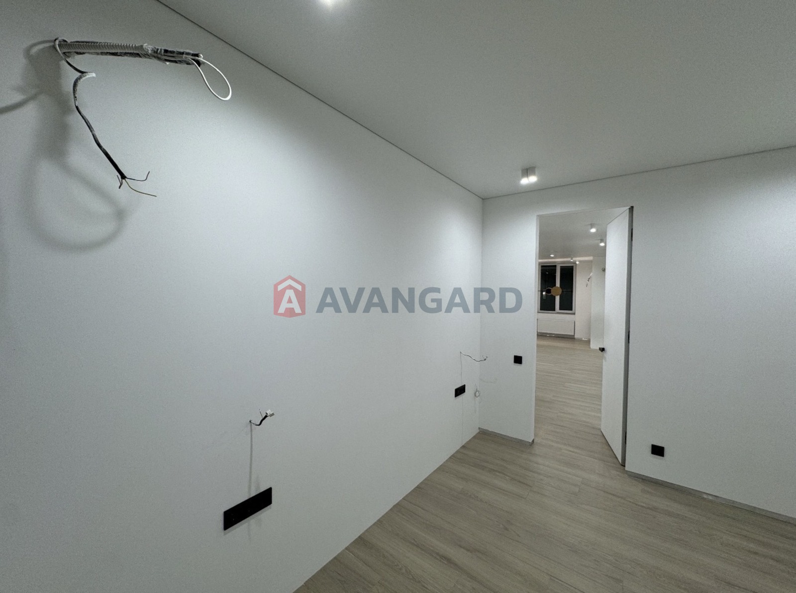 3 ��. ��������, 76/40/32 ��. �., 6/10 ������ ���� 11