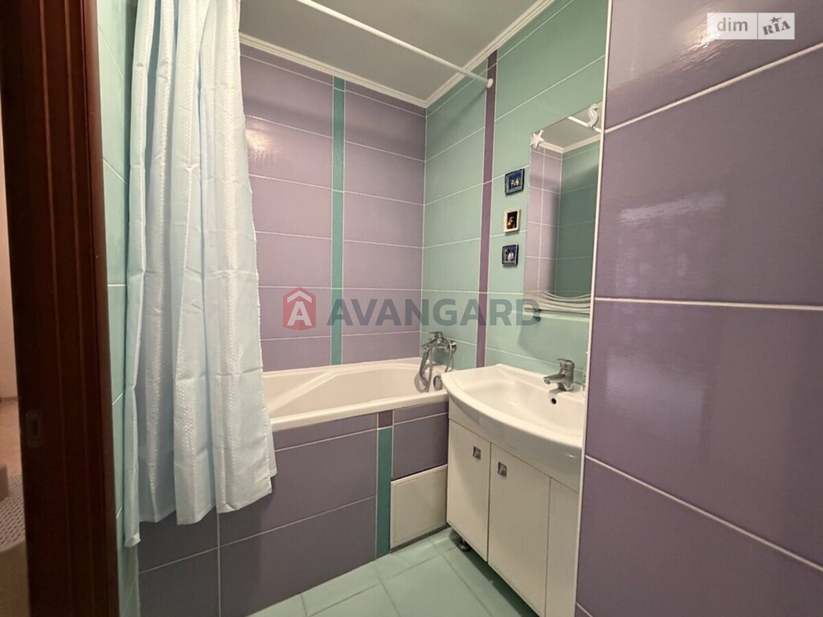 4 ��. ��������, 86/-/- ��. �., 7/9 ������ ���� 11