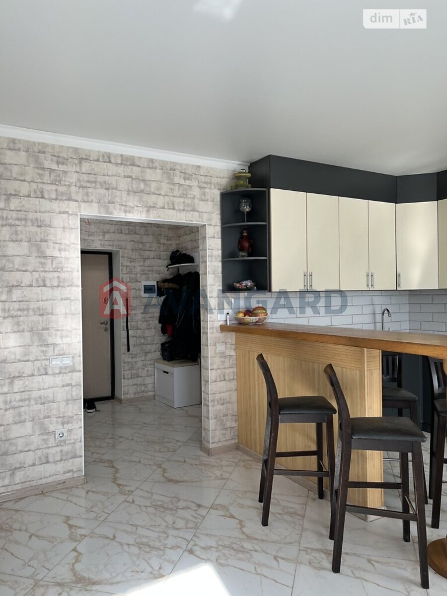 2 ��. ��������, 85/35/20 ��. �., 4/6 ������ ���� 3