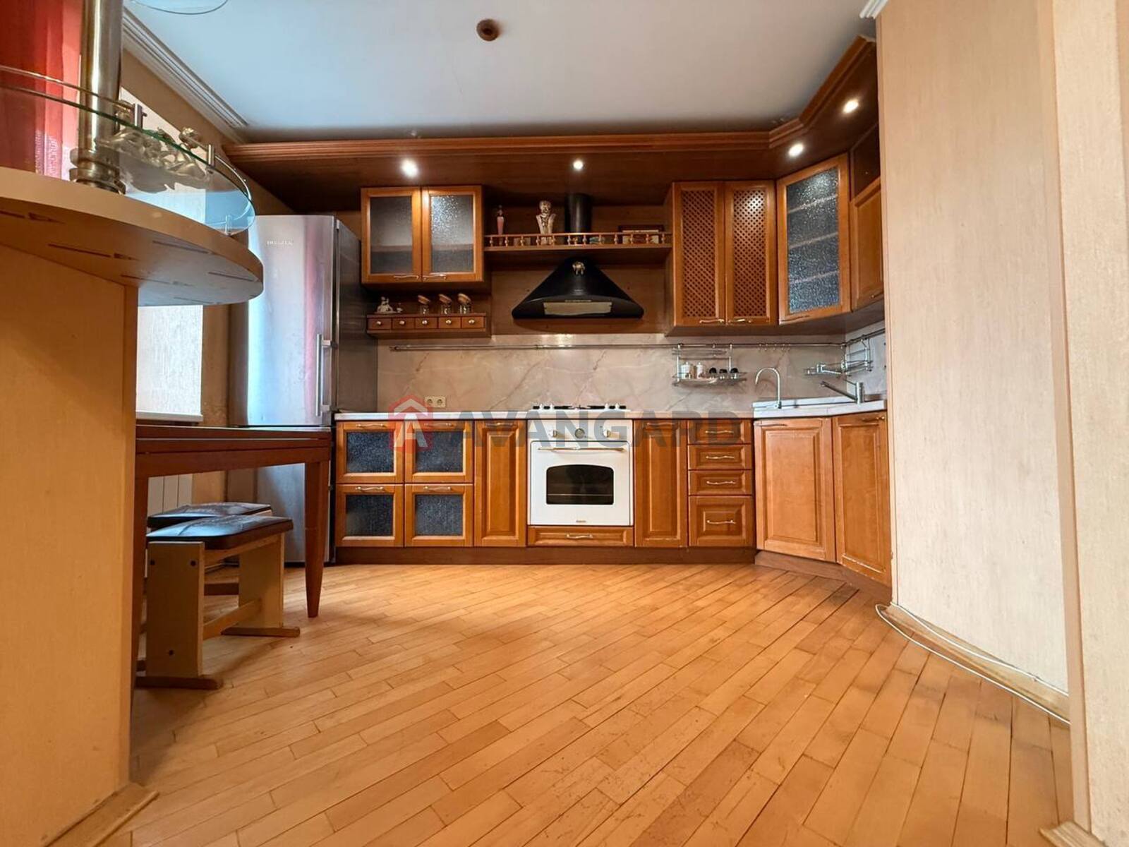 3 ��. ��������, 68/50/16 ��. �., 8/10 ������ ���� 1