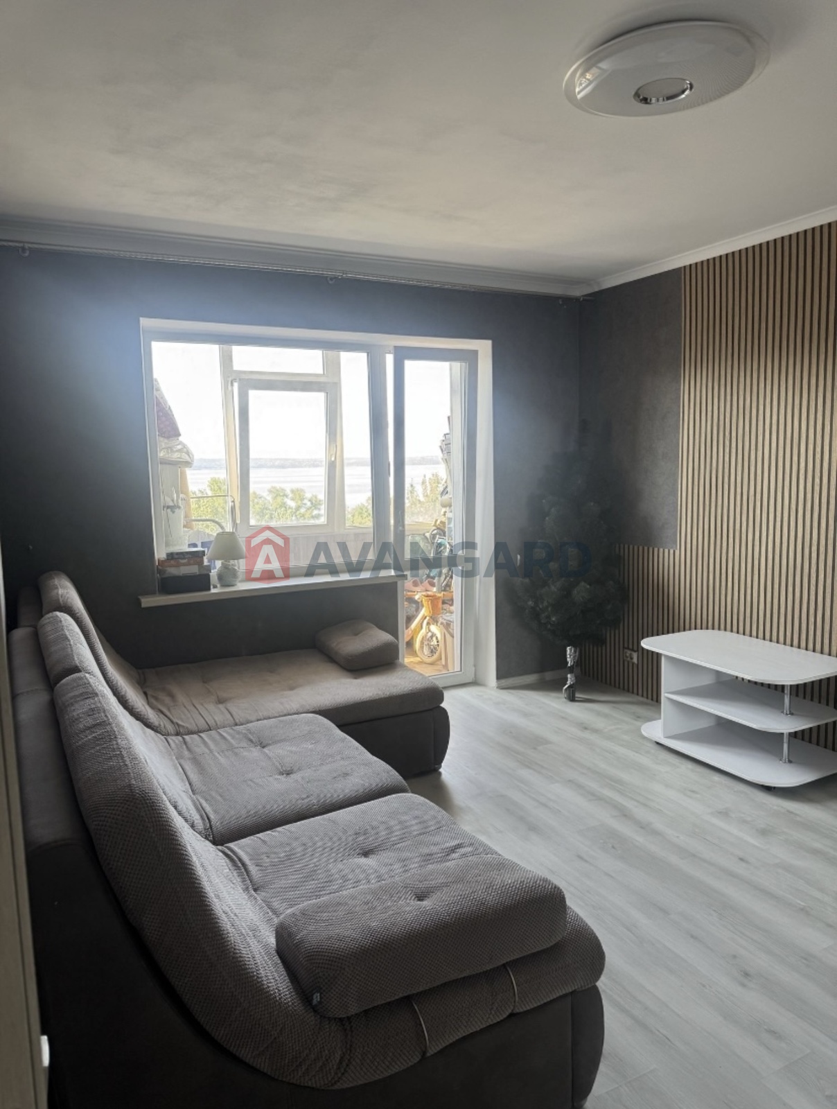 2 ��. ��������, 48/43/12 ��. �., 9/10 ������ ���� 5