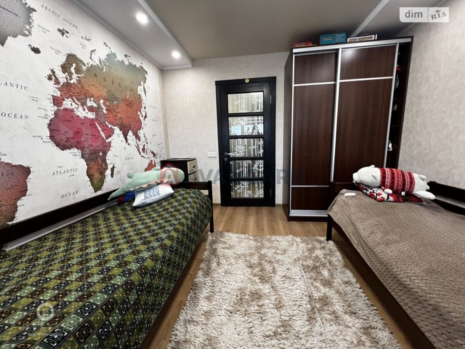 3 ��. ��������, 68/-/12 ��. �., 4/10 ������ ���� 5