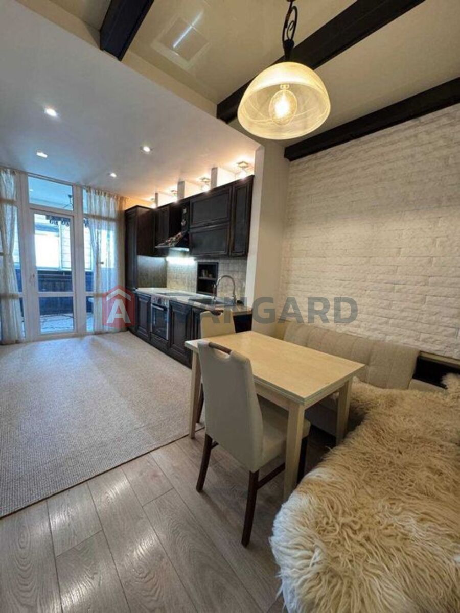 2 ��. ��������, 85/-/85 ��. �., 12/24 ������ ���� 5