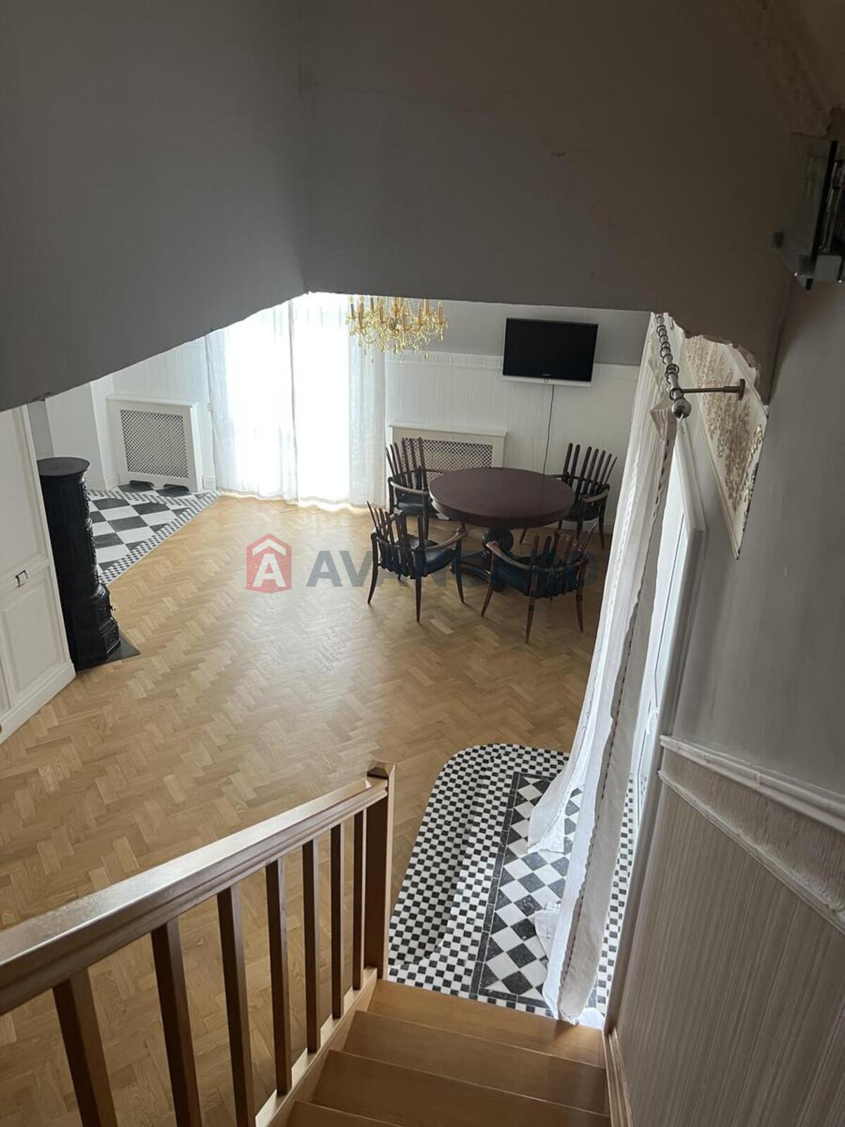 3 ��. ��������, 144/53/25 ��. �., 9/10 ������ ���� 6