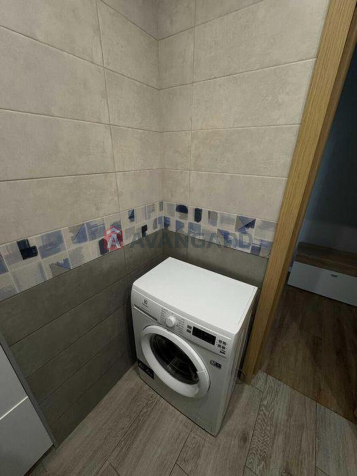 1 ��. ��������, 33/-/10 ��. �., 19/25 ������ ���� 17